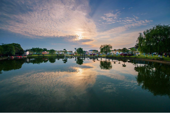 千龙湖度假村位于 a target="_blank" href="/item/湖南省">湖南省 /a