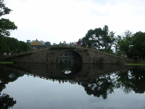  p>长寿桥位于山东泰安市 a target="_blank" href="/item/泰山/5447"