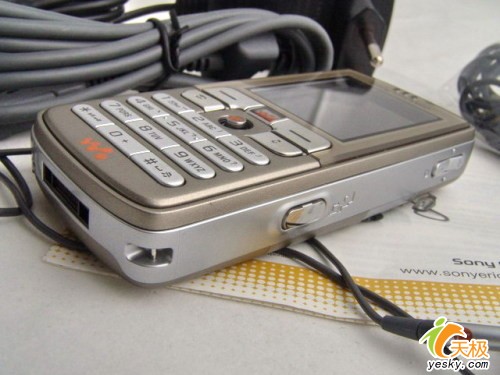  p>作为索爱迄今发布的第八款walkman音乐手机,w700是基于此前大获