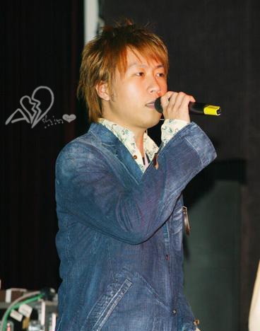  p>陈信宏(阿信),1975年12月6日出生于台湾省台北市北投区,祖籍福建省