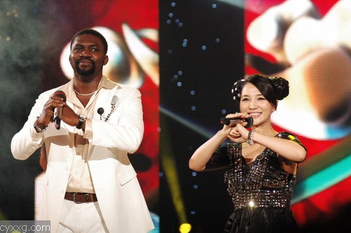 ">郝歌,原名伊曼纽尔·乌维苏,1981年出生于利比里亚,尼日利亚籍歌手