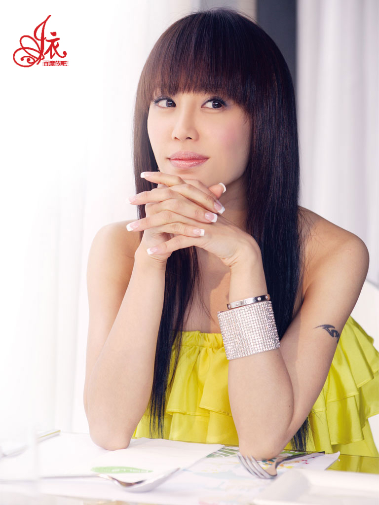  p>蔡依林(jolin tsai),本名蔡依翎,曾用名蔡宜凌,1980年9月15日出生