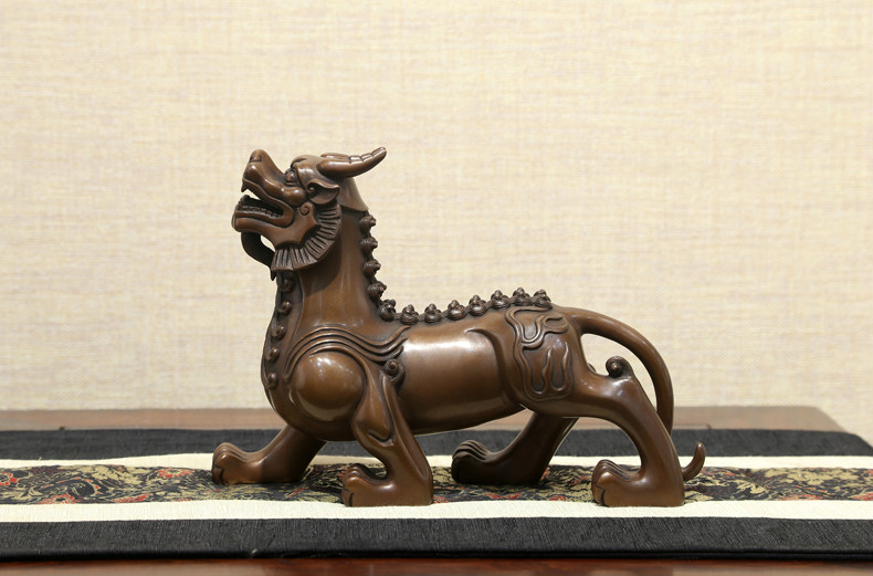  p>中国神话传说中的一种形似狮而有翼的神兽.