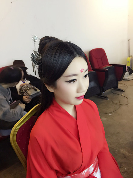  p>《依熙露影》为 a target="_blank" href="/item/critty">critty 