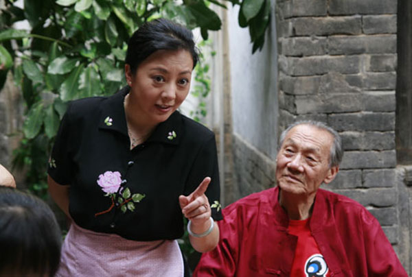  p data-id="gnbi8aebqd">《欢喜亲家》是由陈卫东编剧, a target="