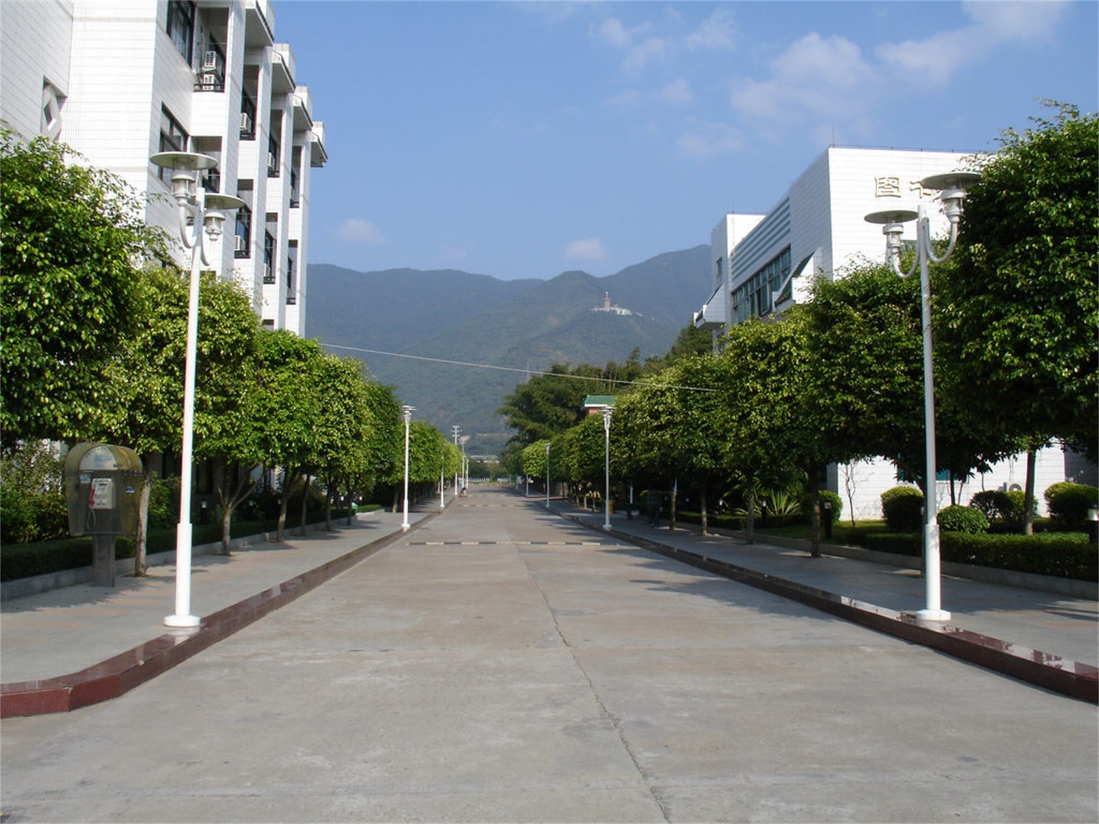  p>广东金融学院肇庆校区坐落在风景秀丽的 a href="#" data-lemmaid=