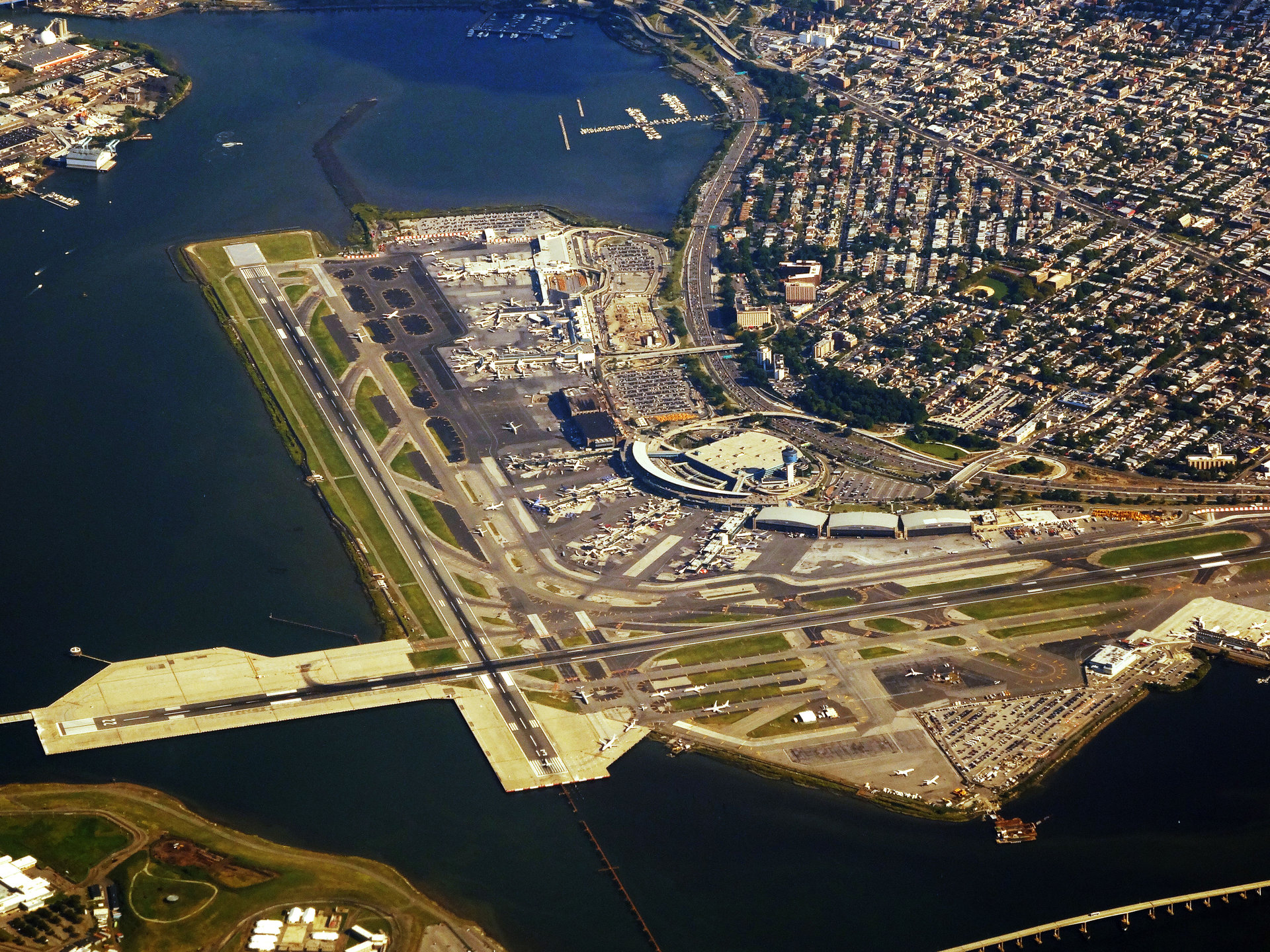 lga, a href="#">icao /a>:klga)是美国纽约市的三大机场之一,位于 a