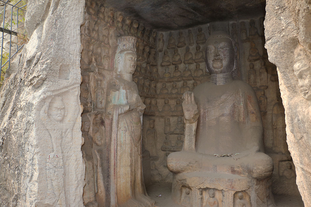  p>驼山石窟,位于山东省潍坊市 a target="_blank" href="/item/青州