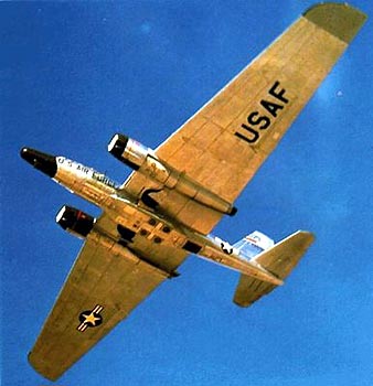 data-id="gnwnn59o3f">rb-57d为高亚音速, 双发喷气式单翼高空侦察机