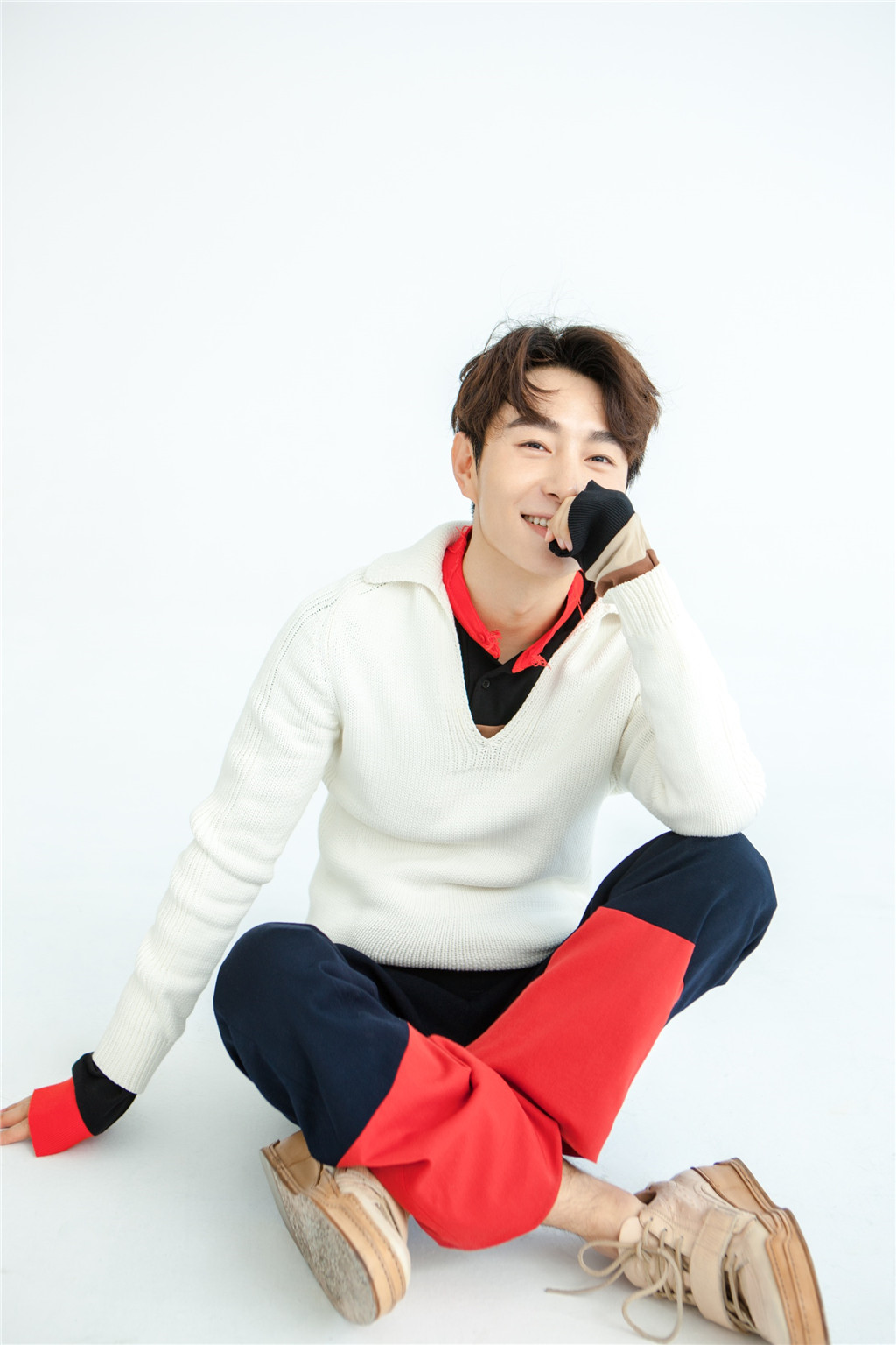  p>李昕亮 ,1988年10月27日出生于陕西省西安市,中国内地男演员,主持