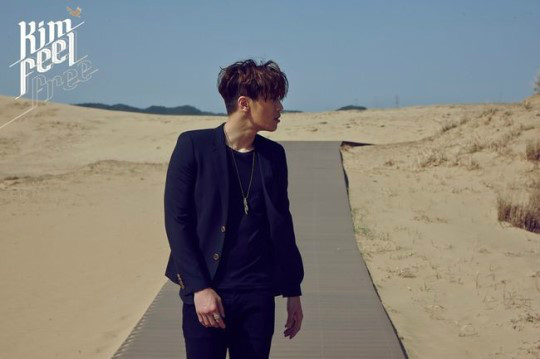 2011年出道的solo歌手,出道曲《傻瓜一样又哭了》.