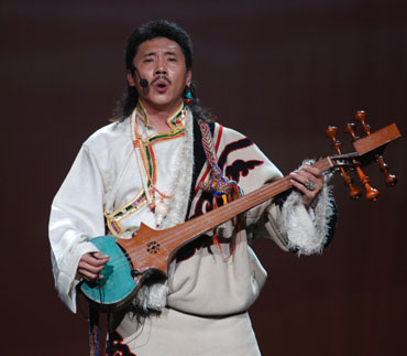  p>容中尔甲,1969年8月7日出生于四川 a target="_blank" href="/item
