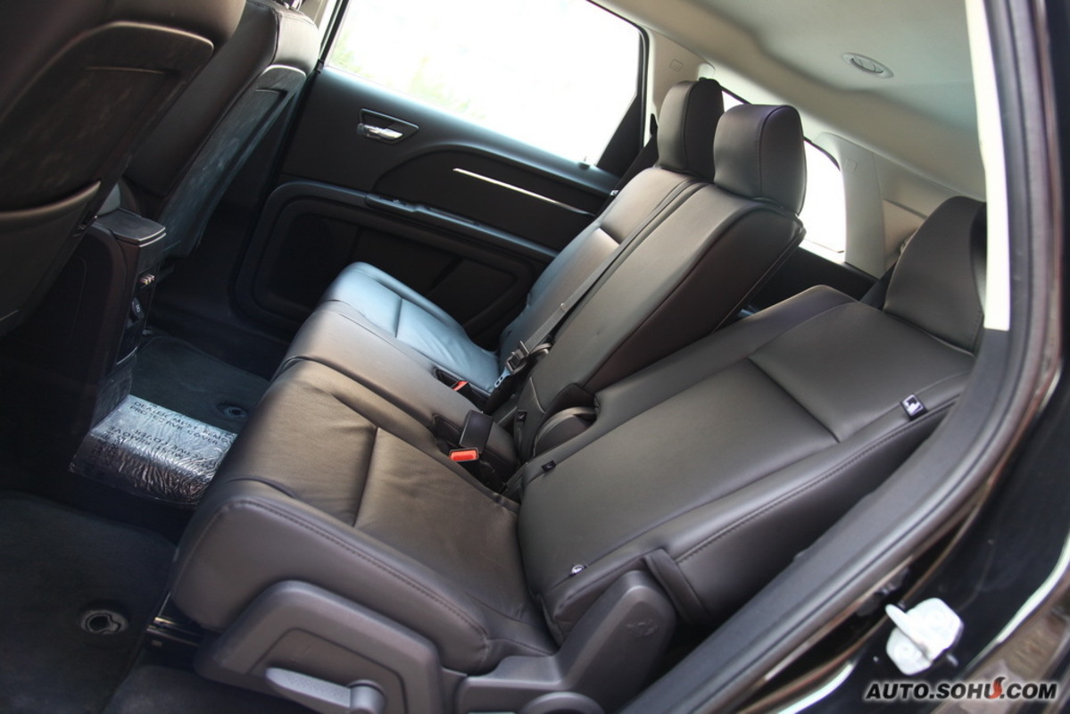  p>道奇酷威集合了家用mpv的舒适与大空间,以及suv驾驶性能与动感