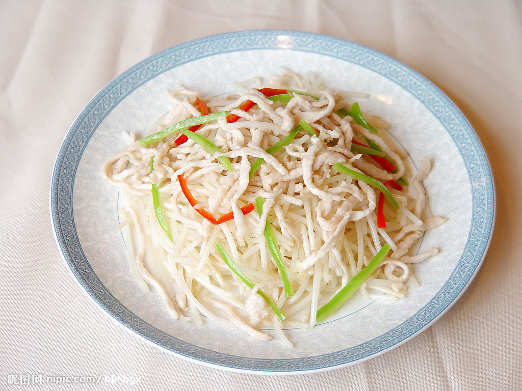  p>糊辣银芽肉丝是一道色香味俱全的名肴,属于浙菜系.