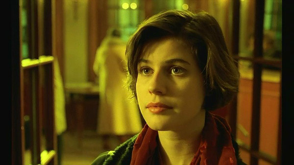 伊莲娜·雅各布