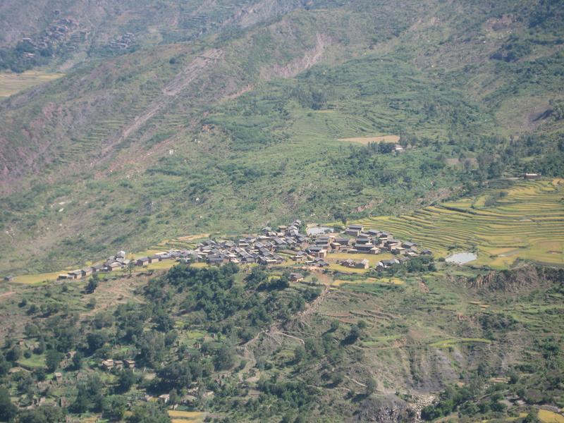  p>嘠立隶属于云南省武定县万德乡支卧村委会,属于山区.距离村委会2.