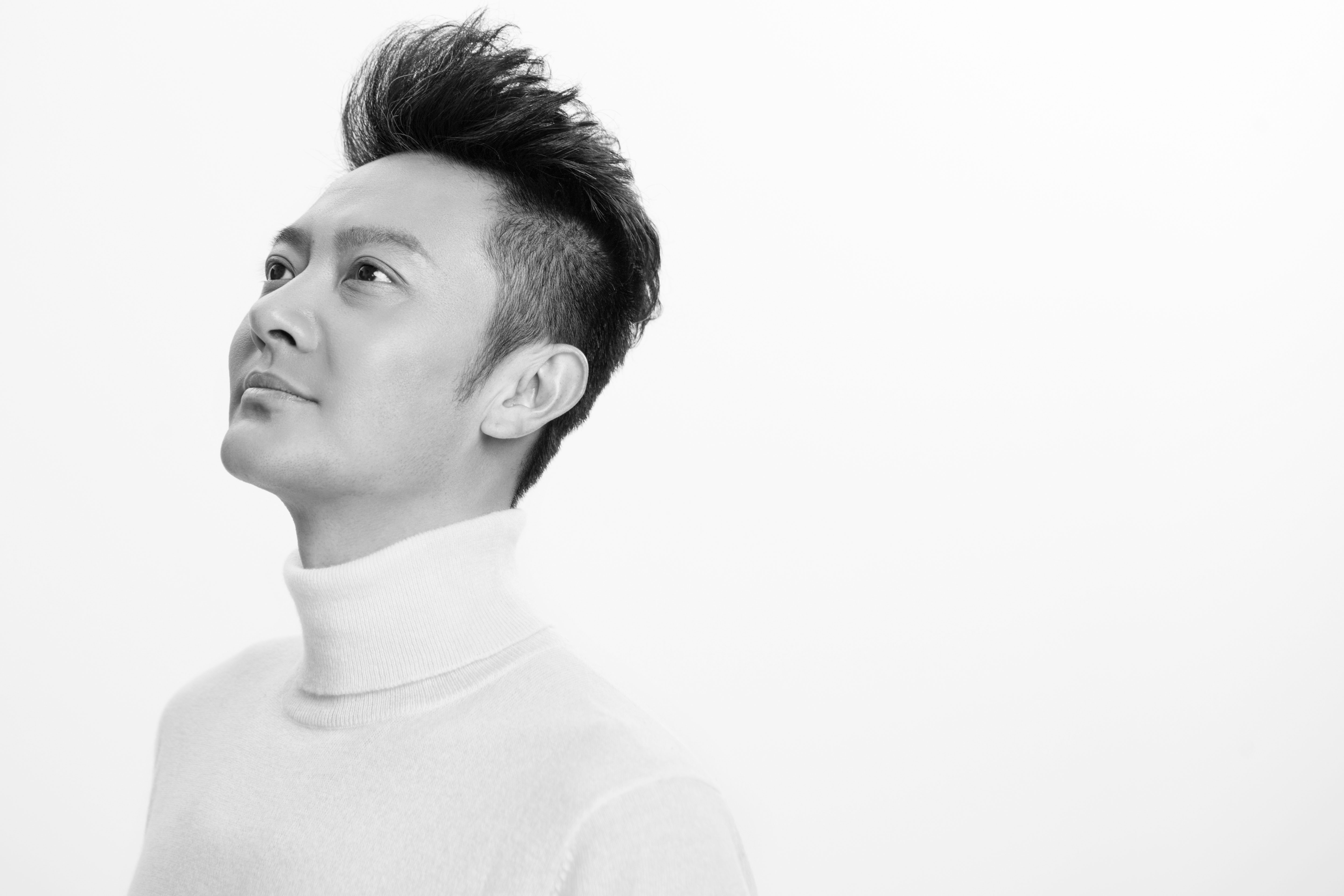  p>印小天,1978年9月23日出生于辽宁省沈阳市,中