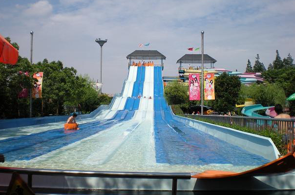 上海水上乐园热带风暴