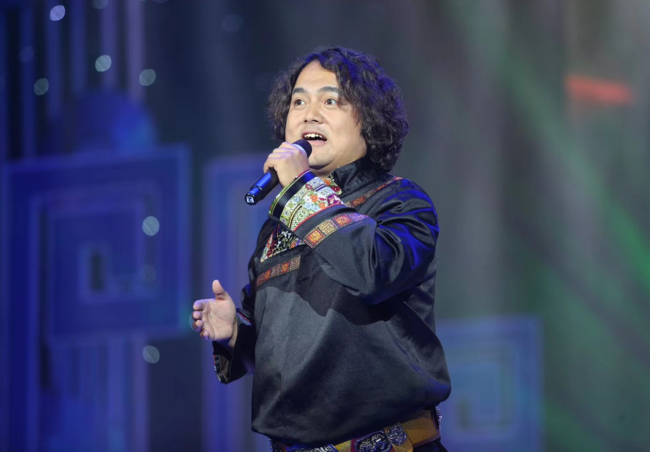  /p> p>代表音乐作品有: 《朝圣路上》,《那片草原》,《追风的骏马》