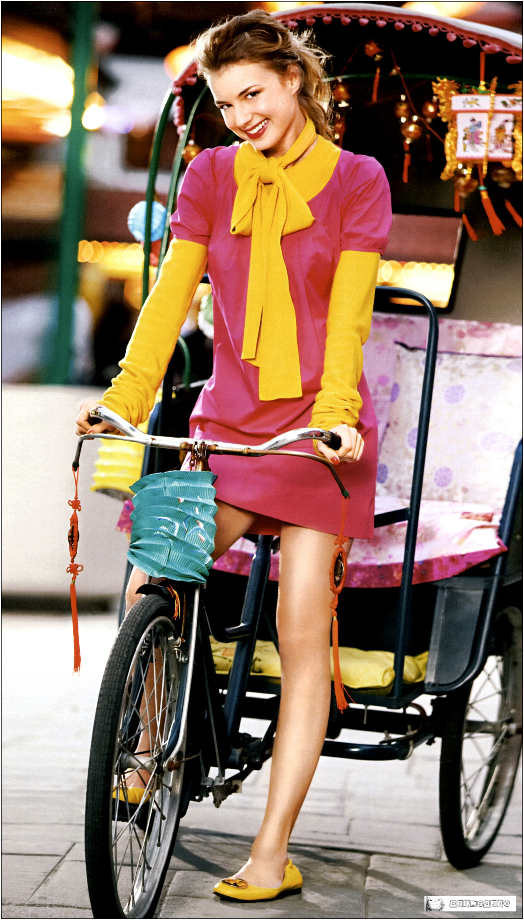  p>艾米丽·万凯普(emily vancamp),1986年5月12日出生于 a target="