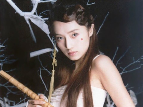 是韩国歌手 a target="_blank" href="/item/李贞贤">李贞贤 /a>蹈梃