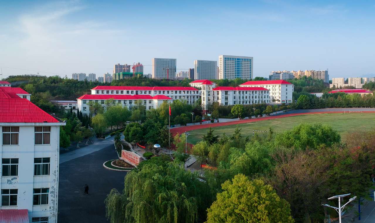 南召县现代中学