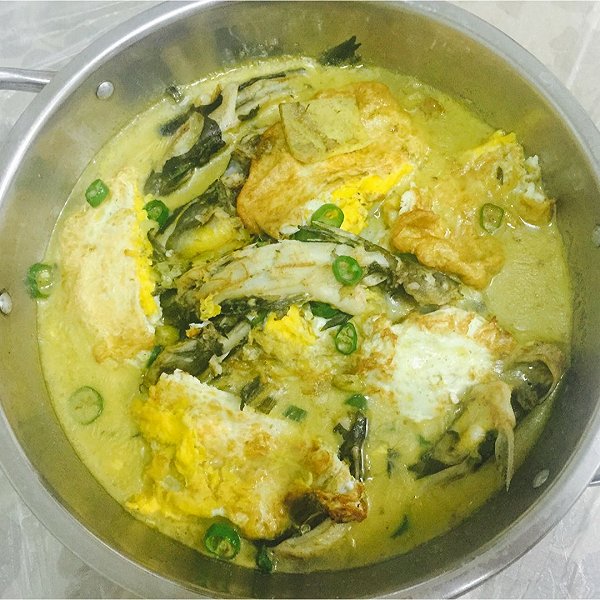 荷包蛋炖黄骨鱼