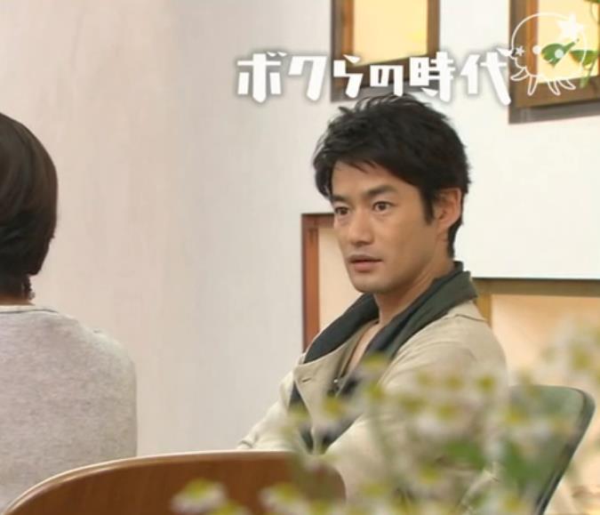 模特大赛并获得冠军,因而通过模特儿入行;1995年4月出演ntv电视剧《 a