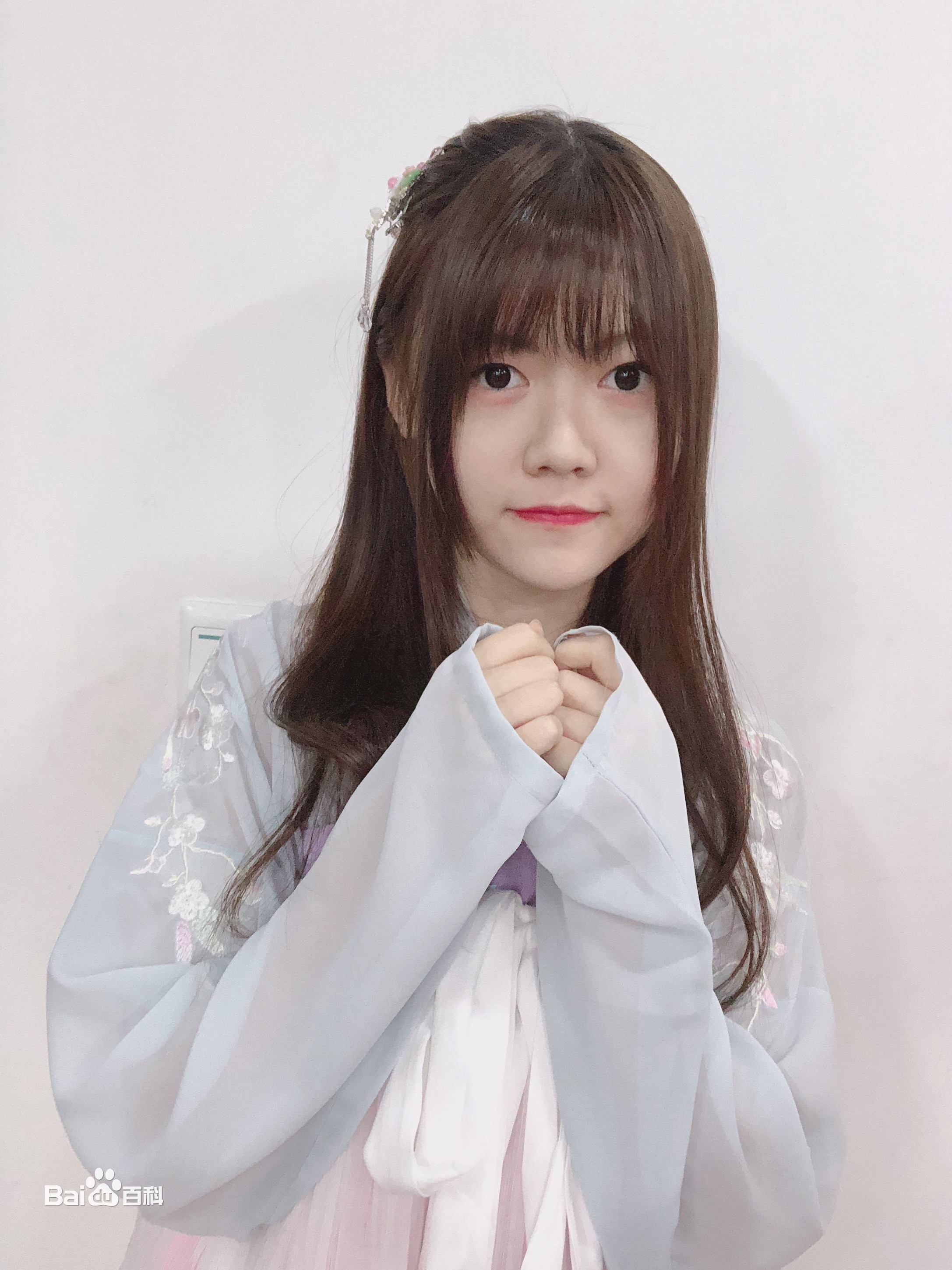  p>高雪逸,2000年10月27日出生于重庆市,中国内地