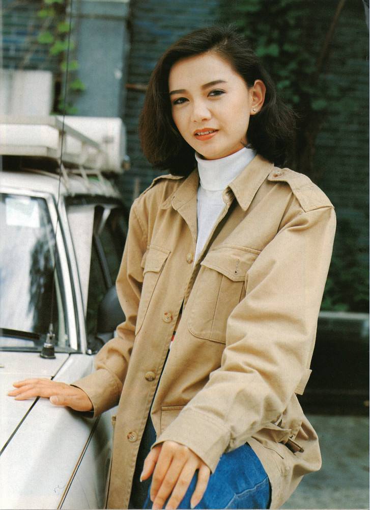 ezgji">20世纪90年代,九个年轻的女孩子先后信心满满地步入香港演艺圈