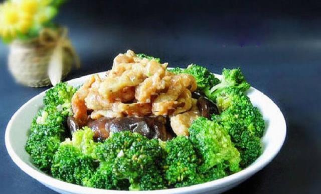 孜然肉末烩西兰花