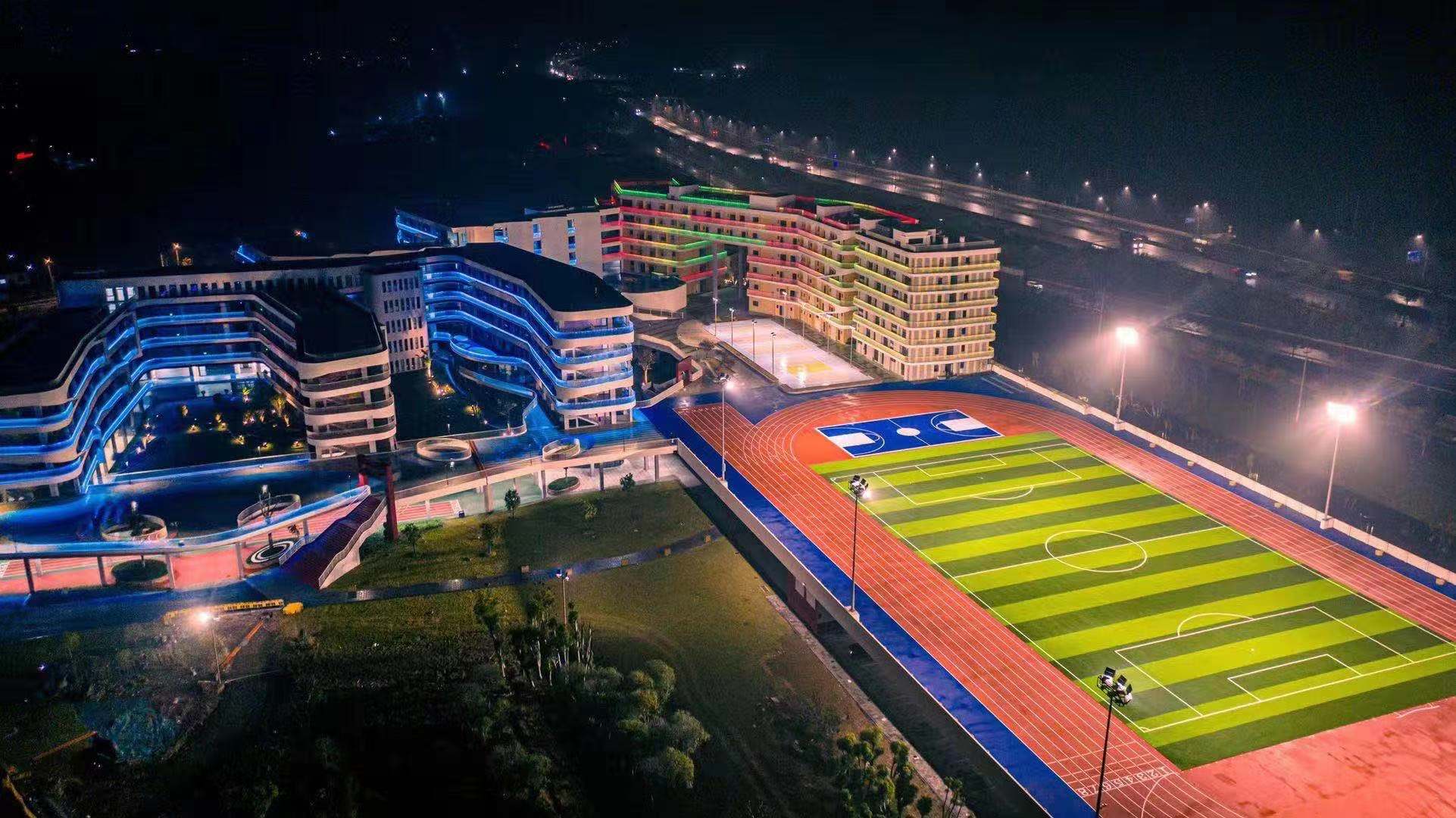  p>义乌市艺术学校创办于1997年,是一所涵盖幼儿园,中小学的高品质