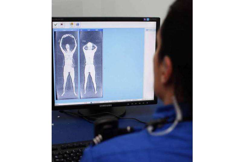 安检仪 /a>俗称"裸检仪",因其可以呈现受扫描者完全身体影像,包括隐私