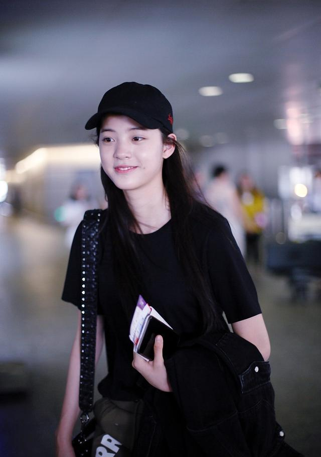 欧阳娜娜国庆唱我的祖国台湾酸民怒批你这是卖国