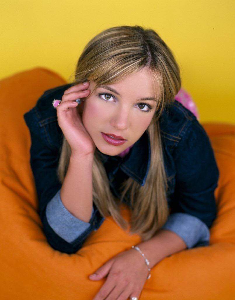  p>布兰妮·斯皮尔斯(britney spears),1981年12月2日出生于美国