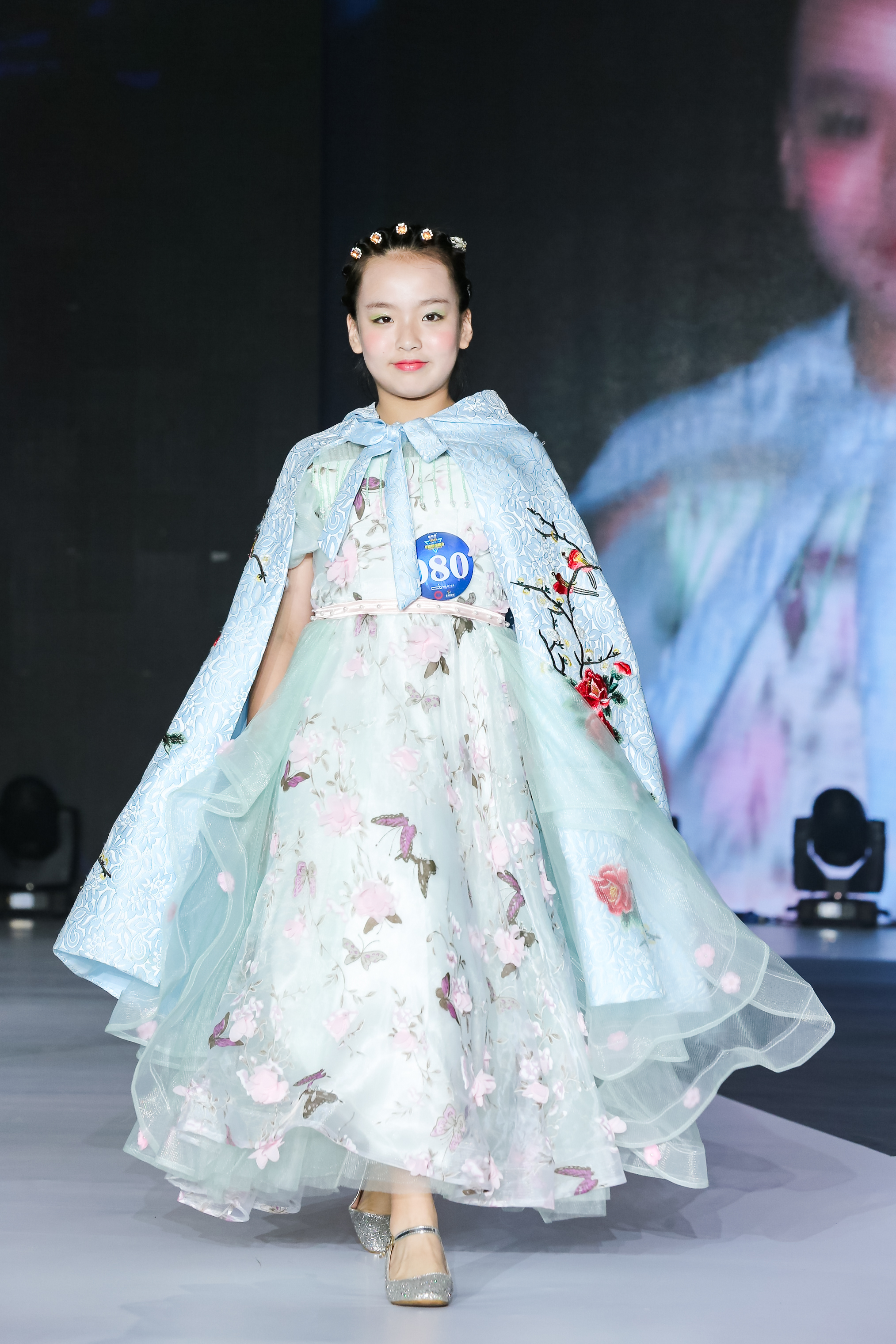 span> span class="ref" data-ctrid="3dgyz0pq">是一个少儿模特大赛