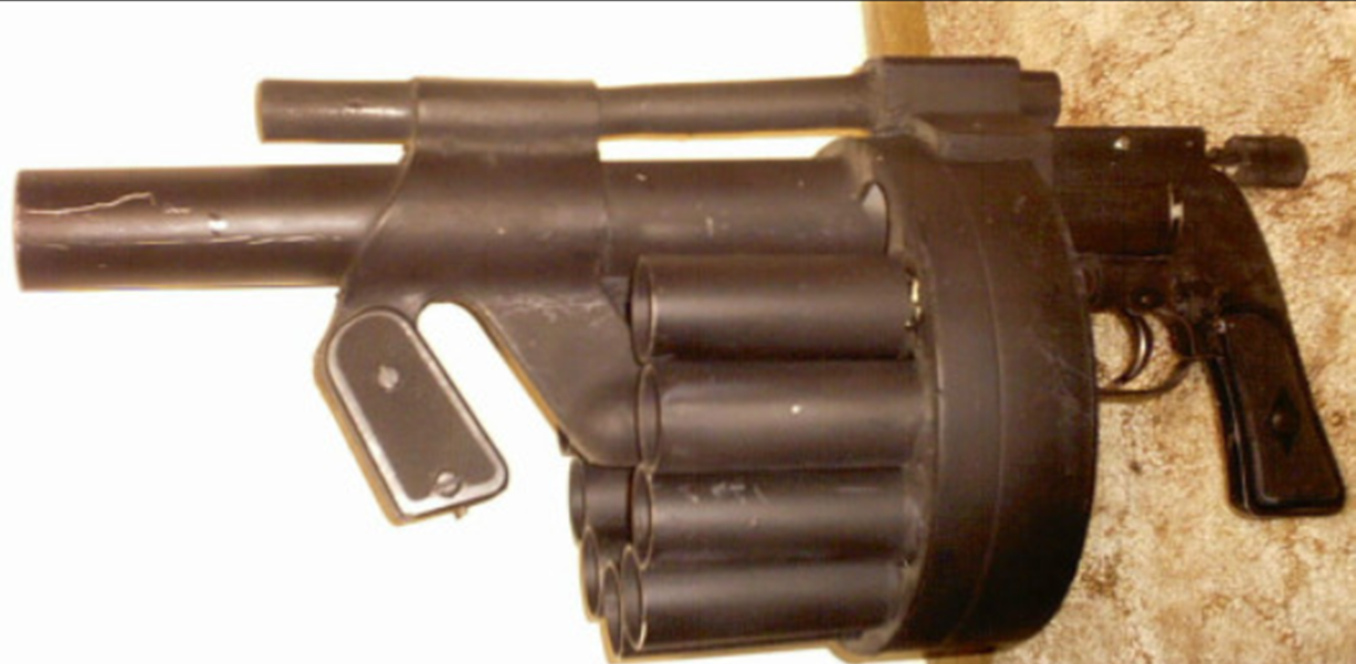 是一种单人操作,手持便携的半自动榴弹发射器,采用弹簧驱动转轮弹巢供