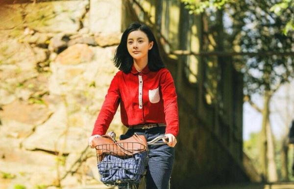 女,是当代电视剧《大江大河》中的角色,由王瑞子饰演