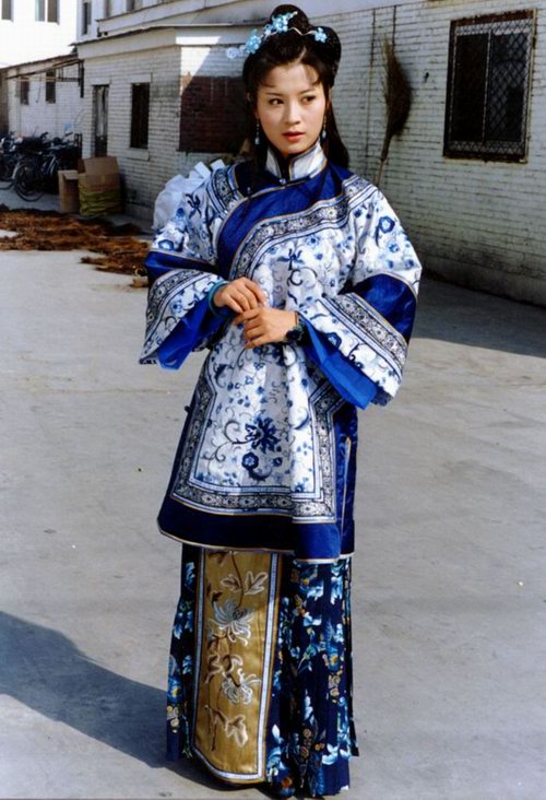 《曹雪芹》是由中央电视台中国电视剧制作