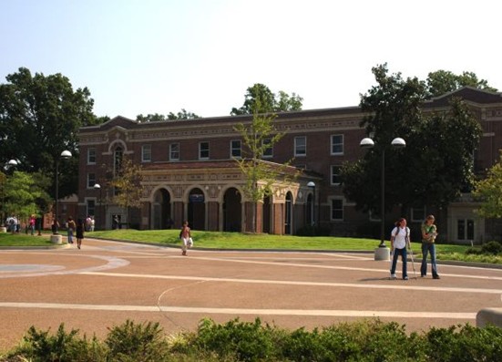  p>孟菲斯大学位于 a target="_blank" href="/item/美国田纳西州