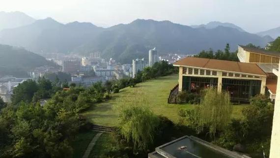 由磐安县人民政府, a target="_blank" href="/item/横店集团/6585101