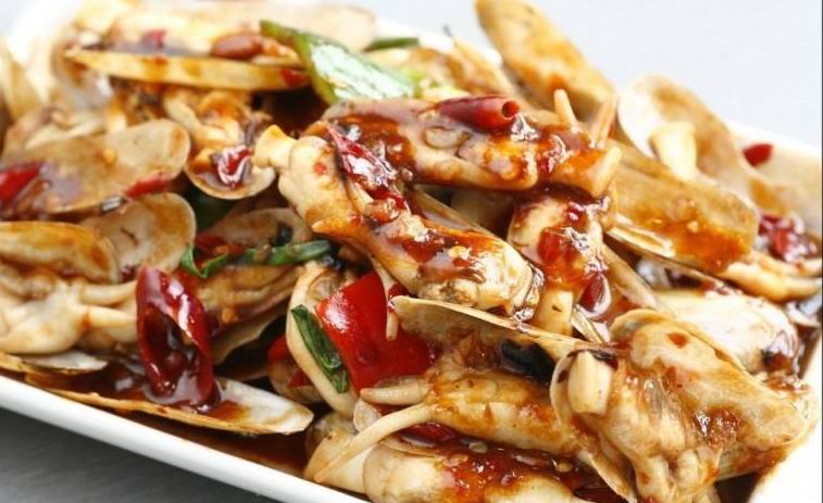  p>辣炒毛蚶子是一道由毛蚶子,色拉油,葱丝等做成的美食. /p>