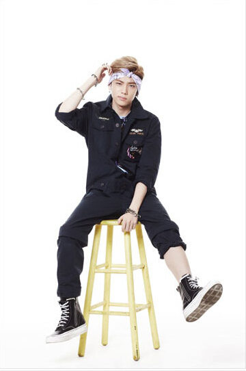 年4月8日推出的男子组合,由金成九,白明翰,任煐俊,alex四名成员组成