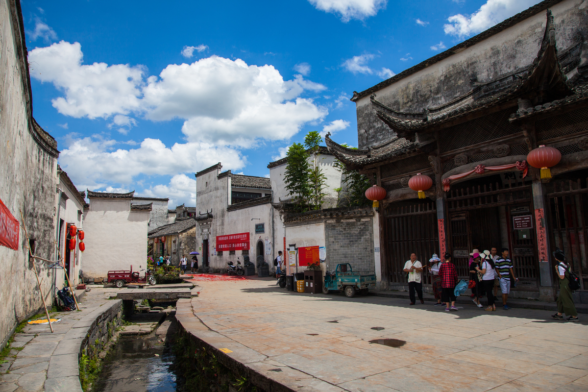  p>西递村,安徽省 a target="_blank" href="/item/黟县/5294317"