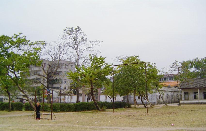  p>钱坑中学,简称钱中,为揭西县一级中学,揭阳市一级中学.