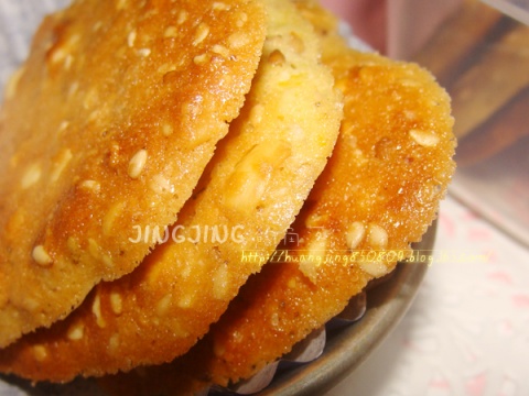  p data-id="gocr3ffwlu">薄脆,又称馃箅,是北方地区的传统小吃.