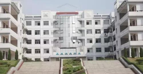  p>歙州学校于2000年3月经市教委审批成立.