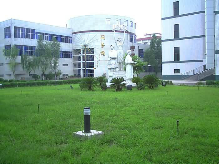 href="/item/张家口市">张家口市 /a>宣化第一中学,简称宣化一中,前身