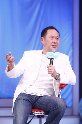  p>刘镇伟,1952年8月2日出生于 a target="_blank" href="/item/香港