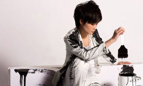 data-lemmaid="80102">李宇春 /a>的第四张专辑,由谭伊哲制作,收录了